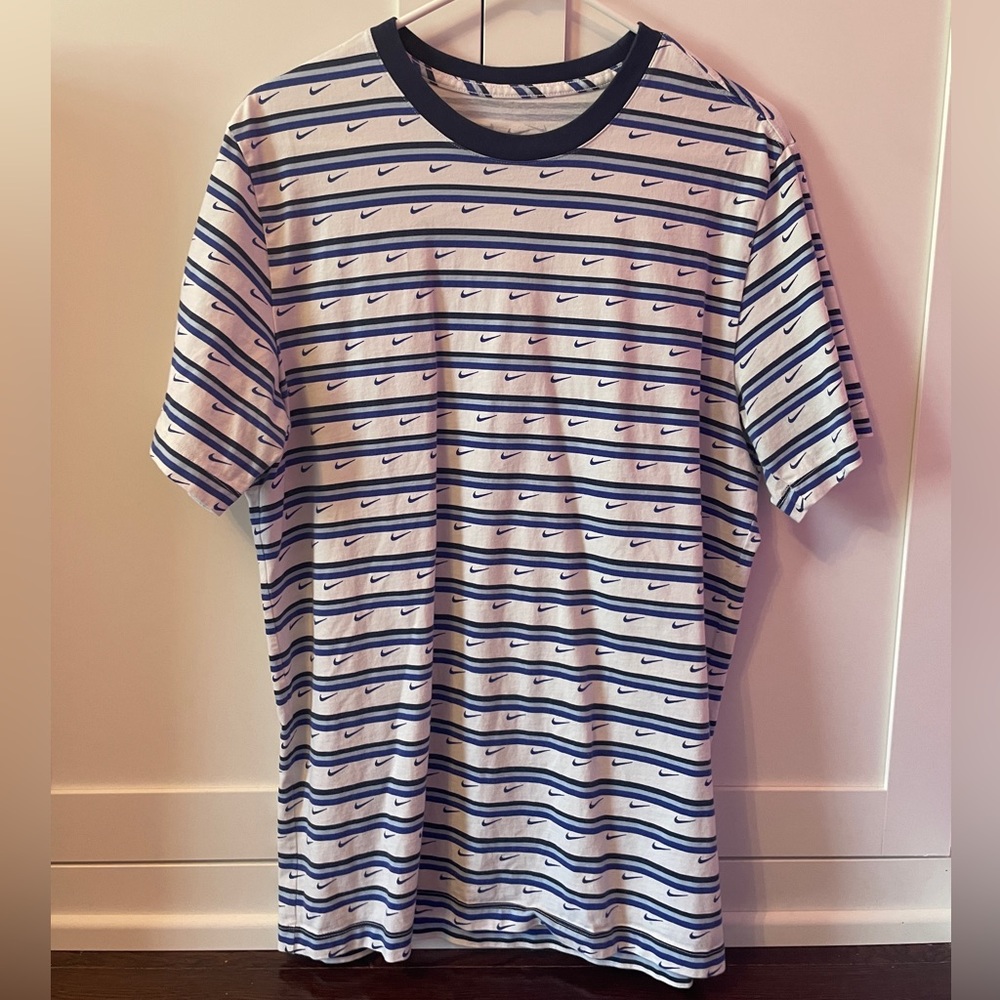 Mens Nike T-Shirt, Size Large
